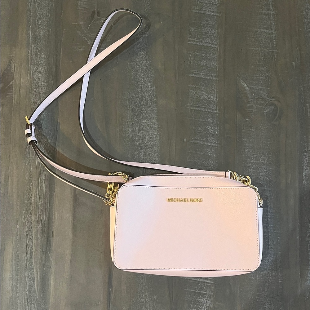 Michael Kors Pink Crossbody Bag with Gold Chain - Picture 2 of 7